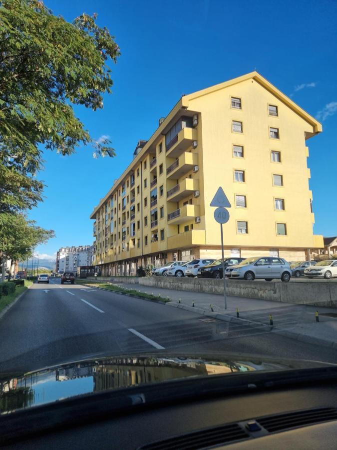 Oksana Apartment Podgorica Luaran gambar